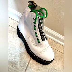 NWOB Doc Martens Women Sz 10 White Smooth Leather Combat Boot “”RIGHT oNLY””